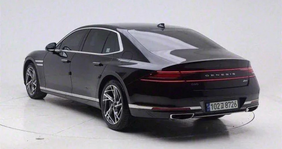 Genesis G90 