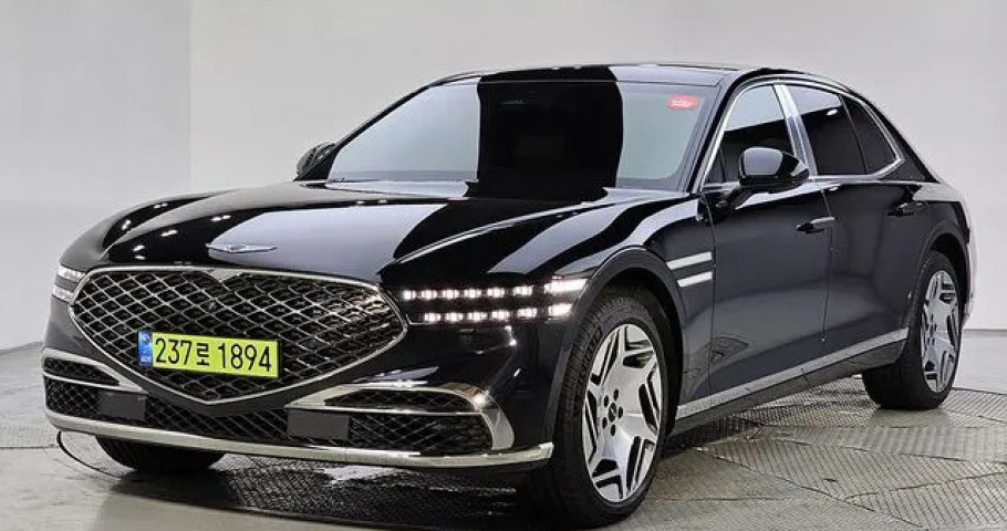 Genesis G90 