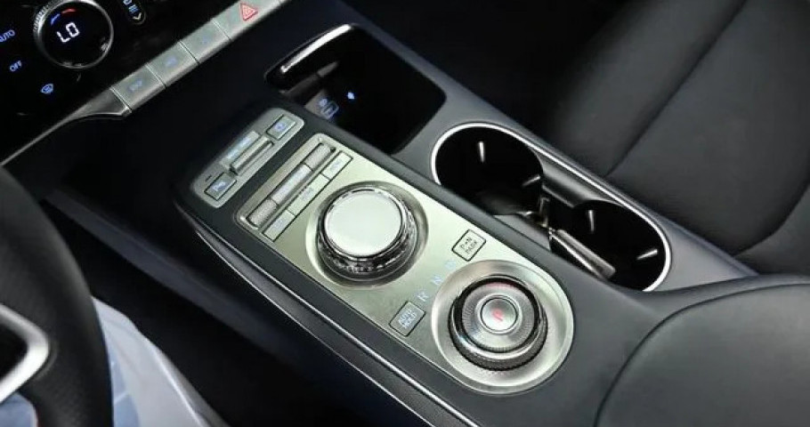 Genesis Gv70 
