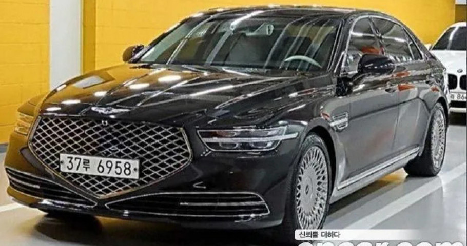 Genesis G90 