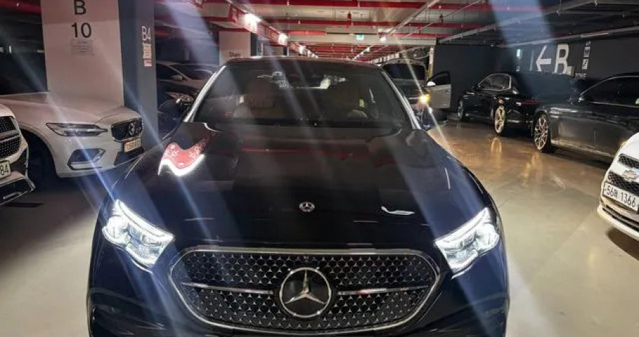 Mercedes-Benz E-Class 