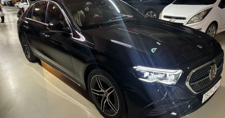 Mercedes-Benz E-Class 