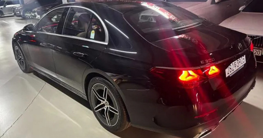 Mercedes-Benz E-Class 