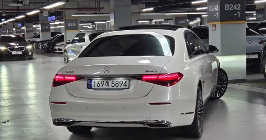 Mercedes-Benz S-Class 