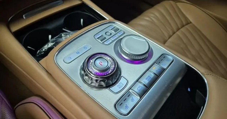 Genesis G90 