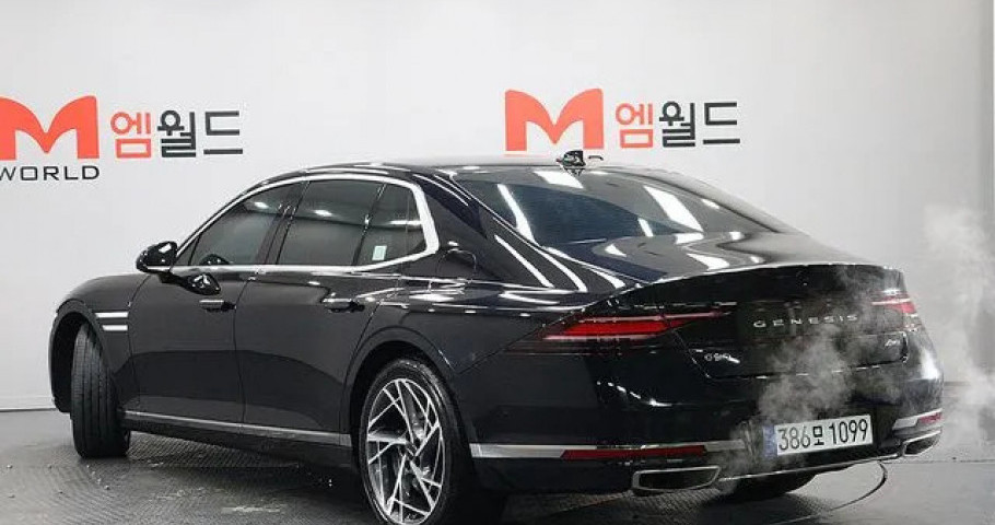 Genesis G90 