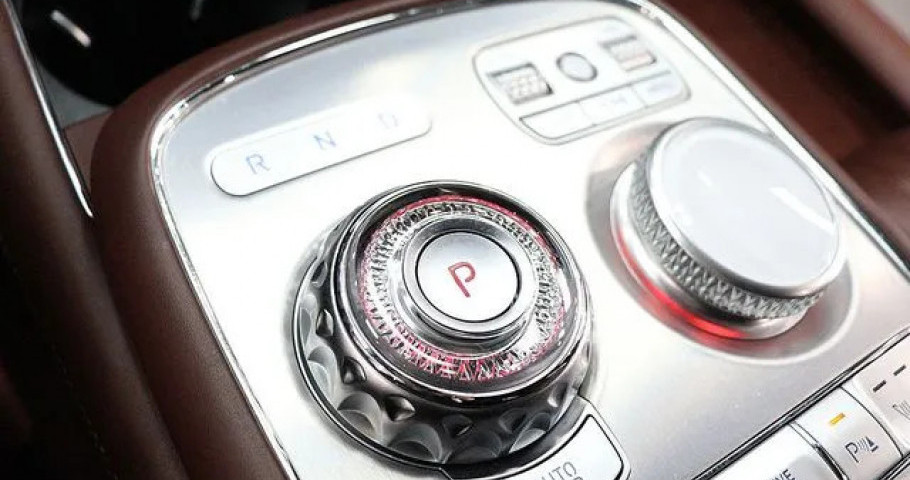 Genesis G90 