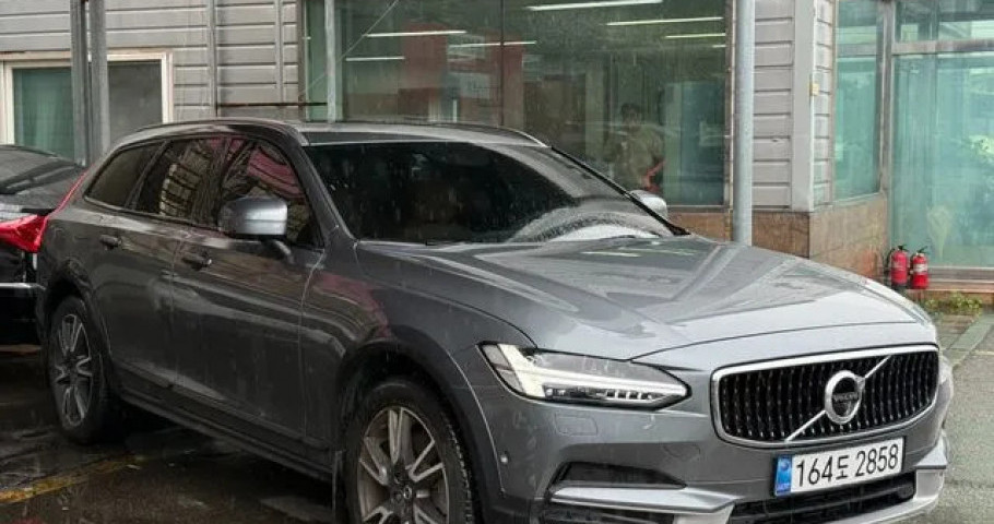 Volvo V90 