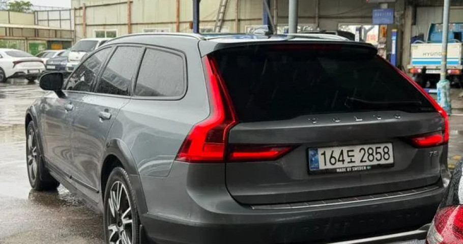 Volvo V90 
