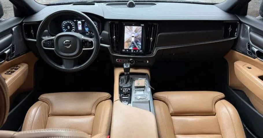 Volvo V90 