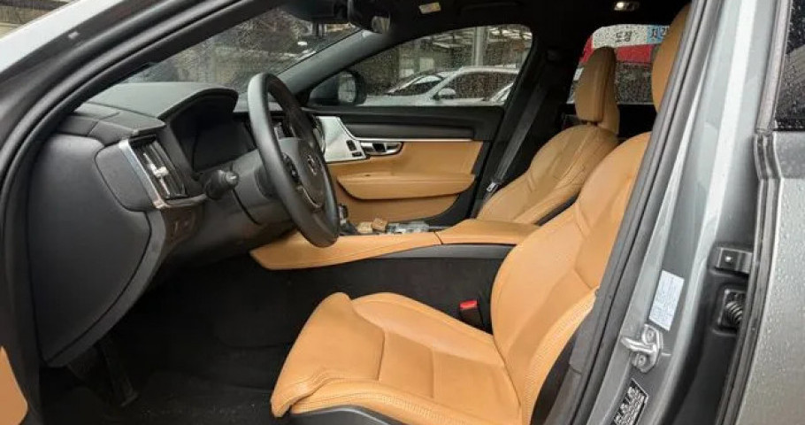 Volvo V90 