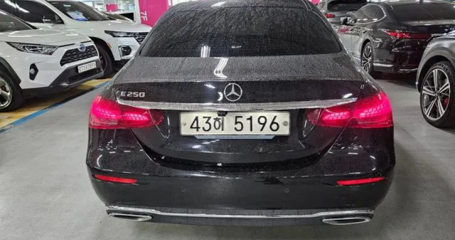 Mercedes-Benz E-Class 