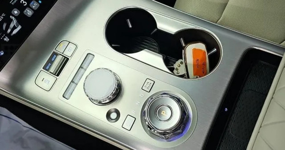 Genesis Gv70 