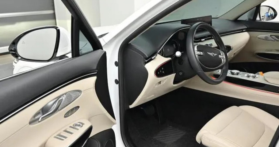 Genesis Gv70 