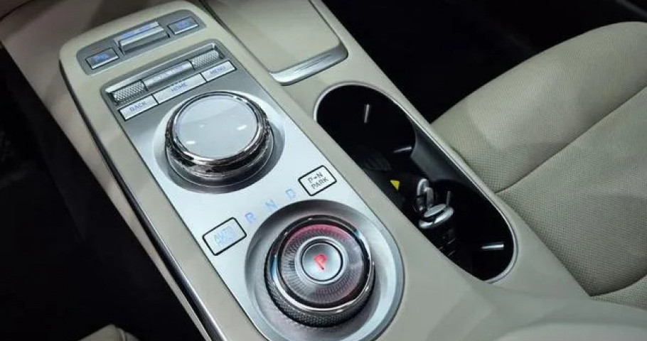 Genesis Gv70 