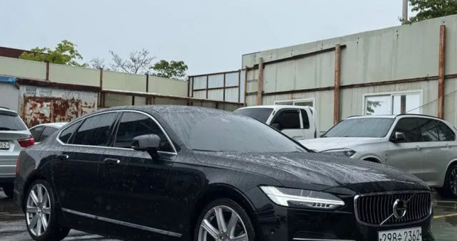 Volvo S90 