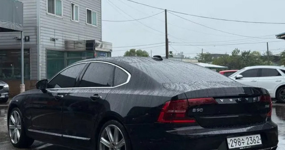 Volvo S90 
