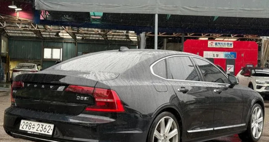 Volvo S90 