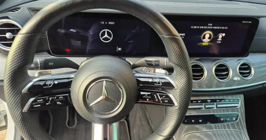 Mercedes-Benz E-Class 