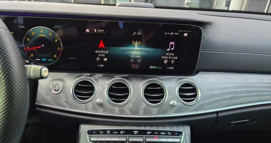 Mercedes-Benz E-Class 