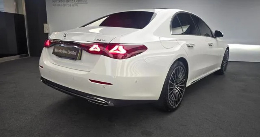 Mercedes-Benz E-Class 
