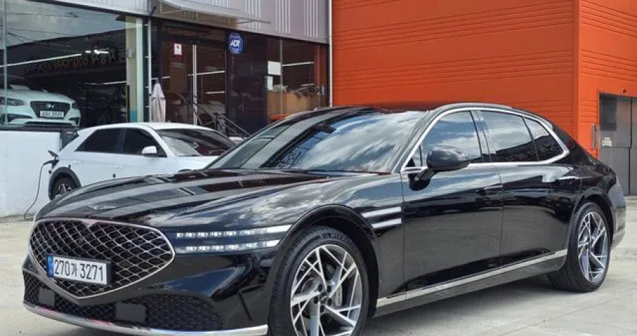 Genesis G90 