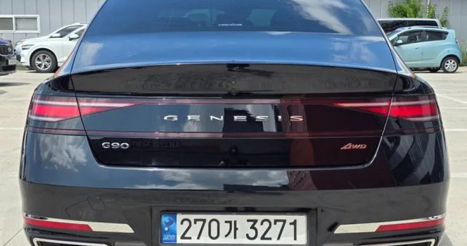 Genesis G90 
