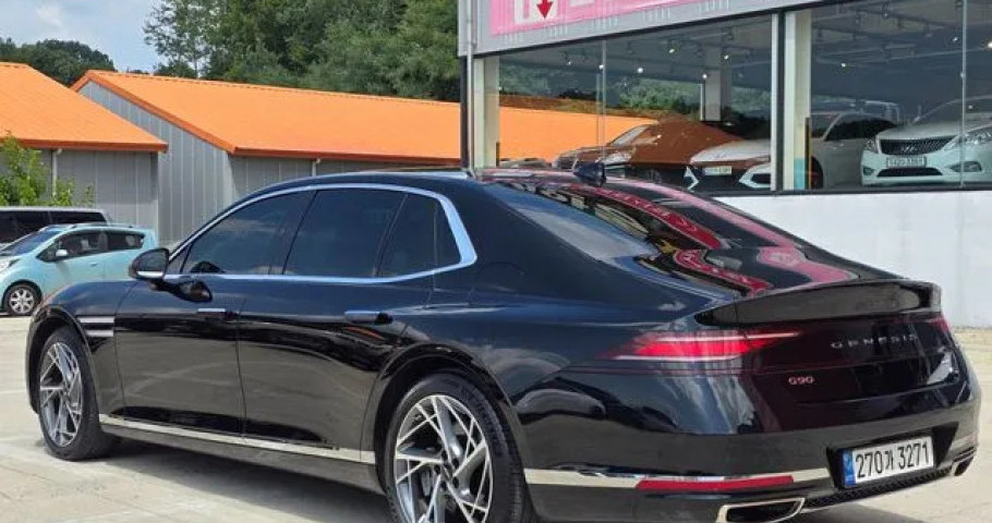 Genesis G90 