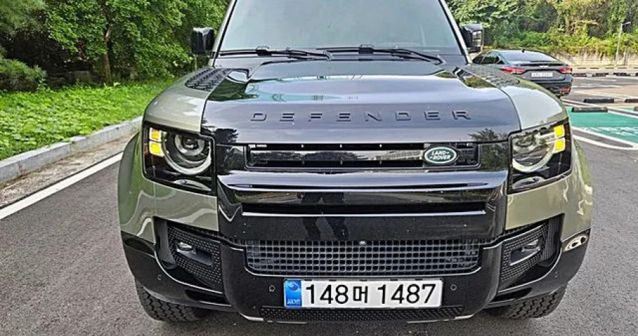 Land Rover Defender 