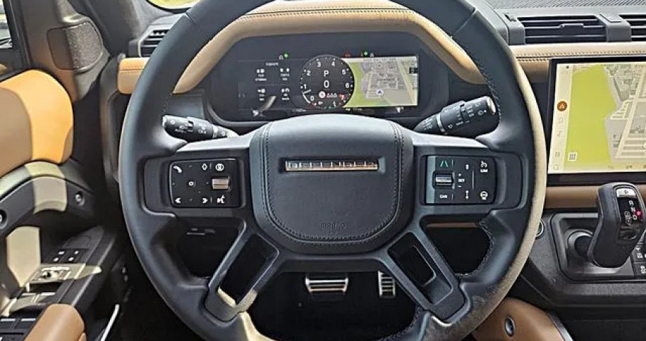 Land Rover Defender 