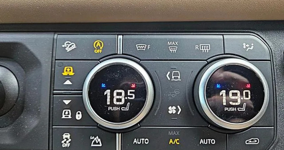 Land Rover Defender 