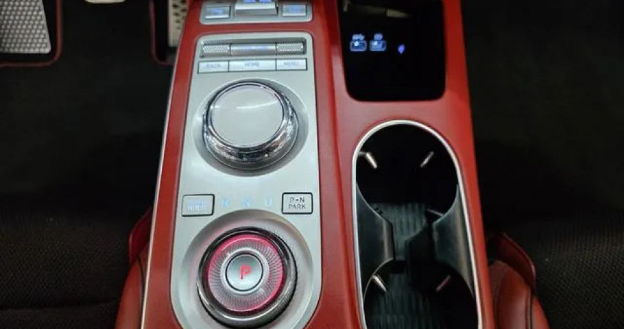 Genesis Gv70 