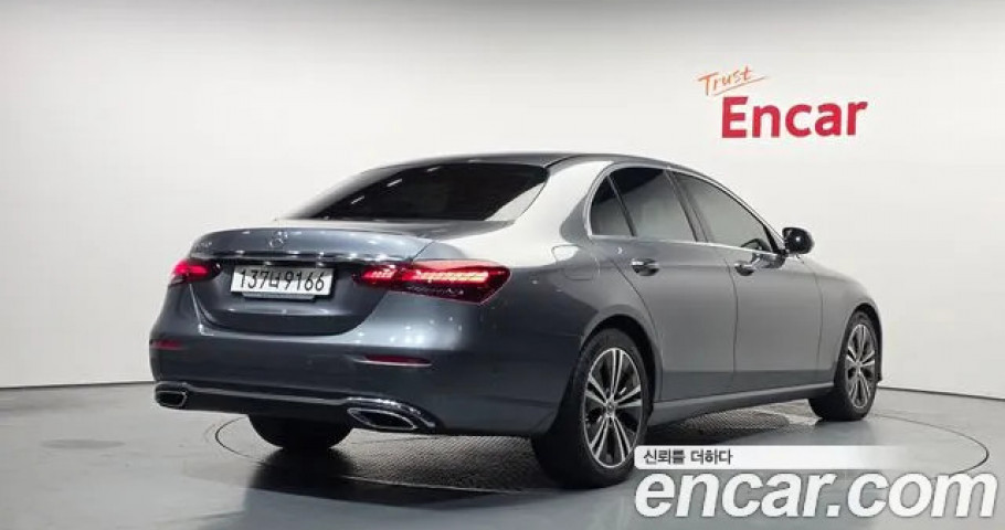 Mercedes-Benz E-Class 