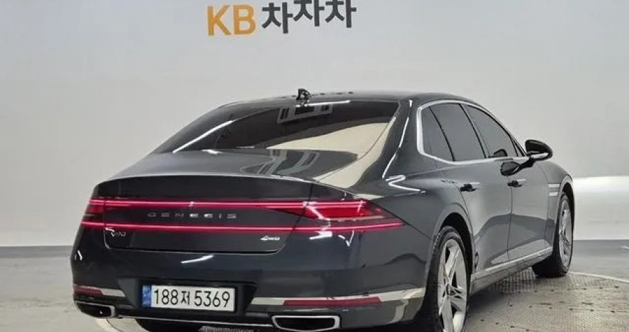 Genesis G90 