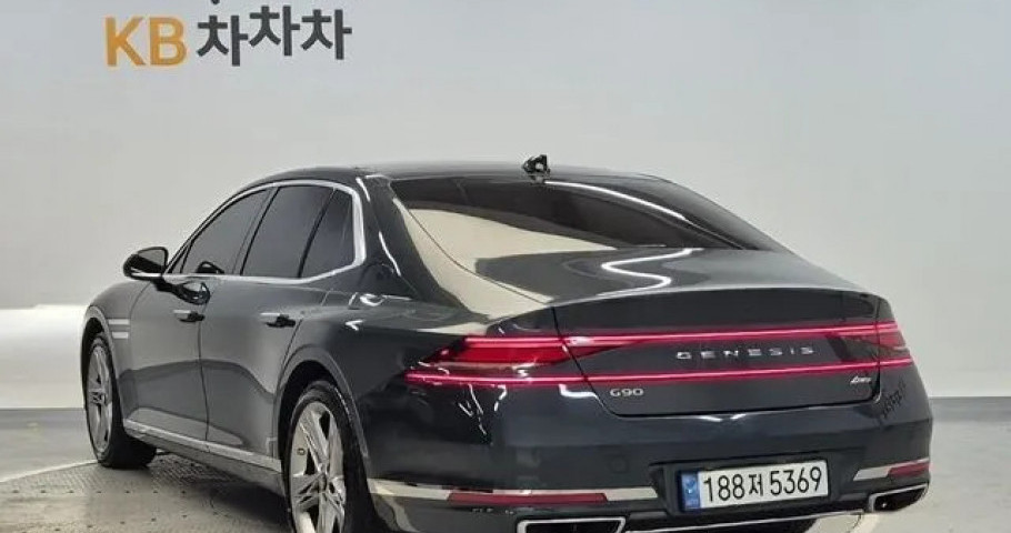 Genesis G90 