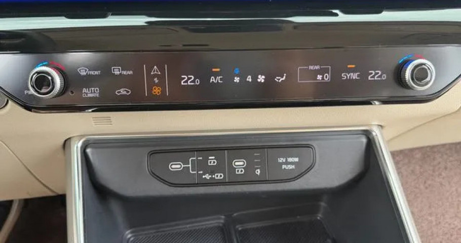 Kia Carnival 