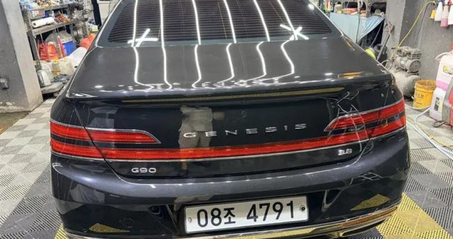 Genesis G90 