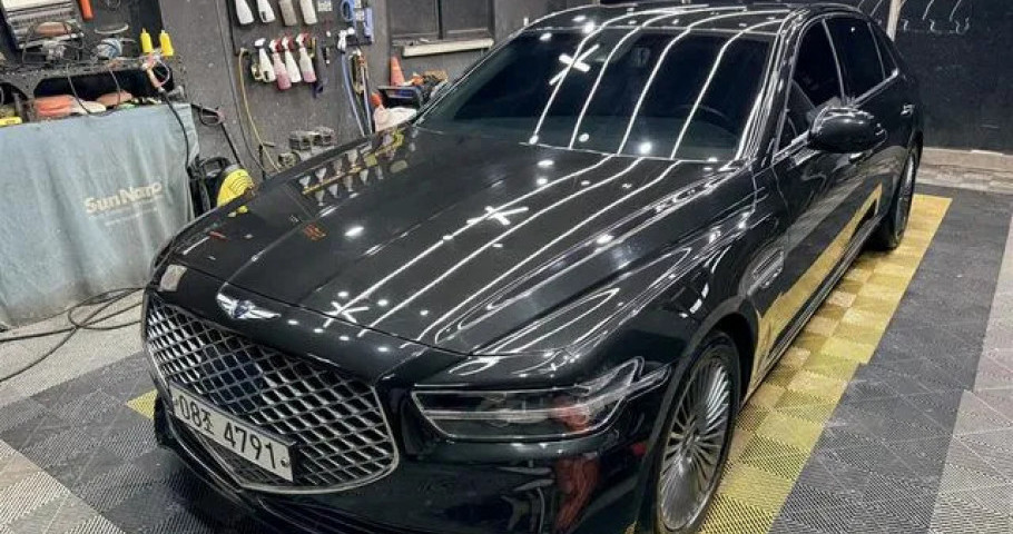Genesis G90 