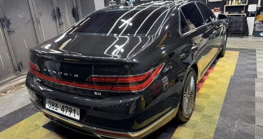 Genesis G90 