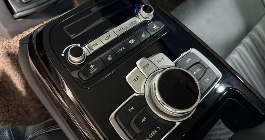 Genesis G90 