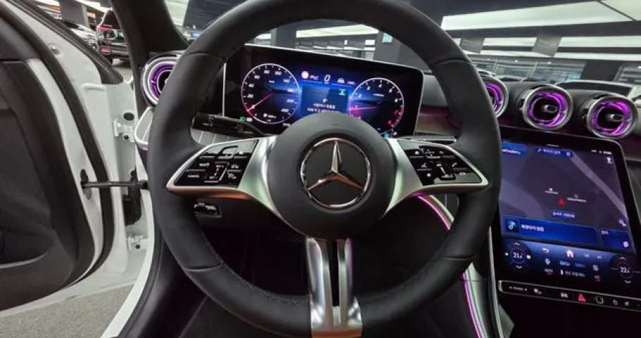 Mercedes-Benz C-Class 
