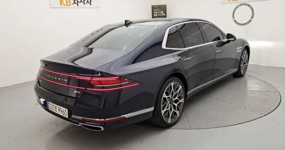 Genesis G90 