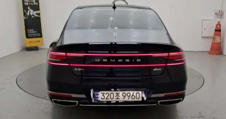 Genesis G90 