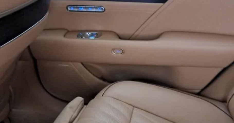 Genesis G90 