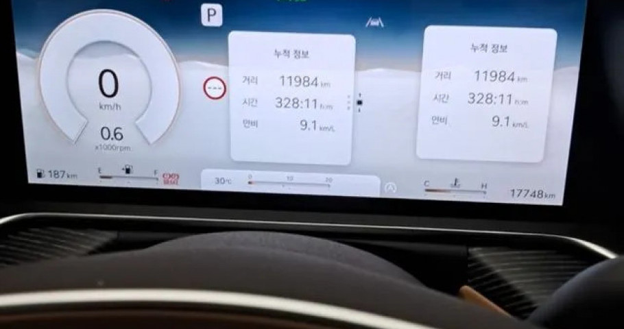 Genesis G90 