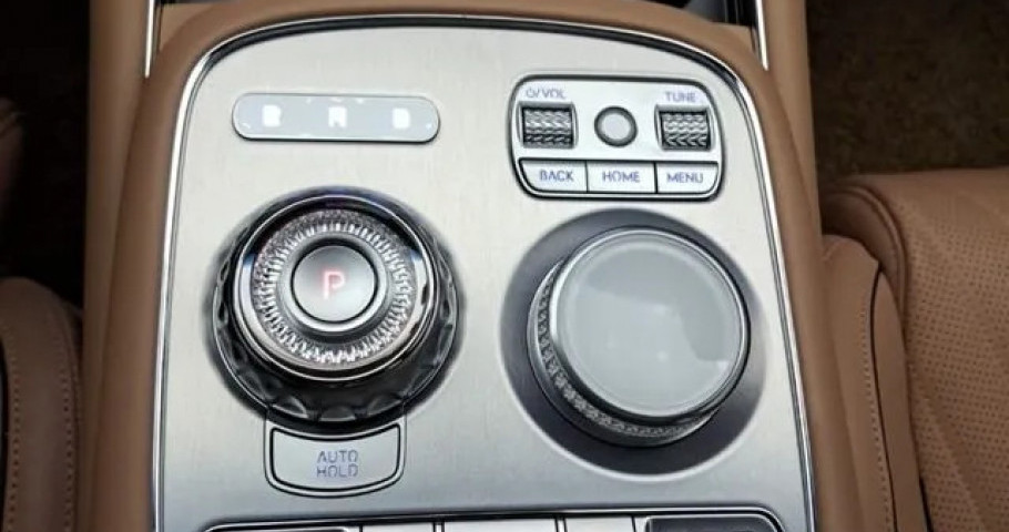 Genesis G90 