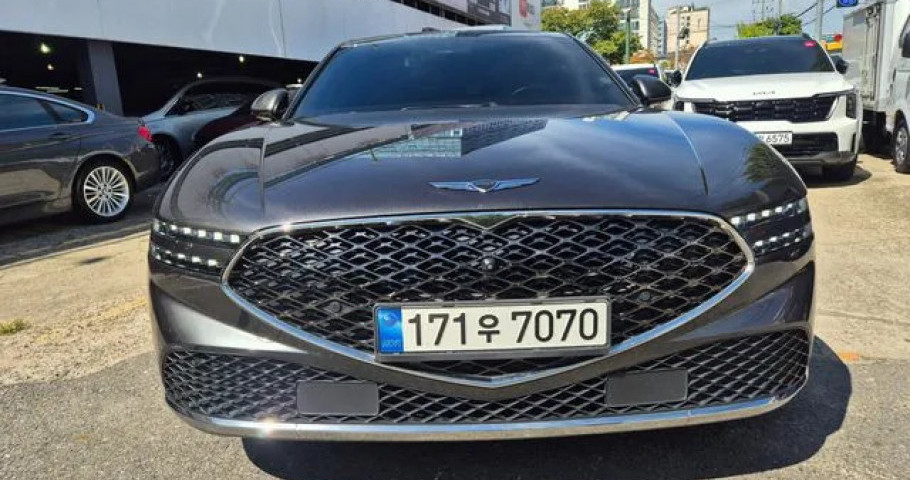Genesis G90 