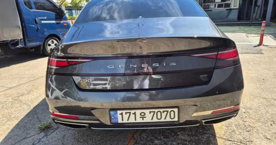 Genesis G90 