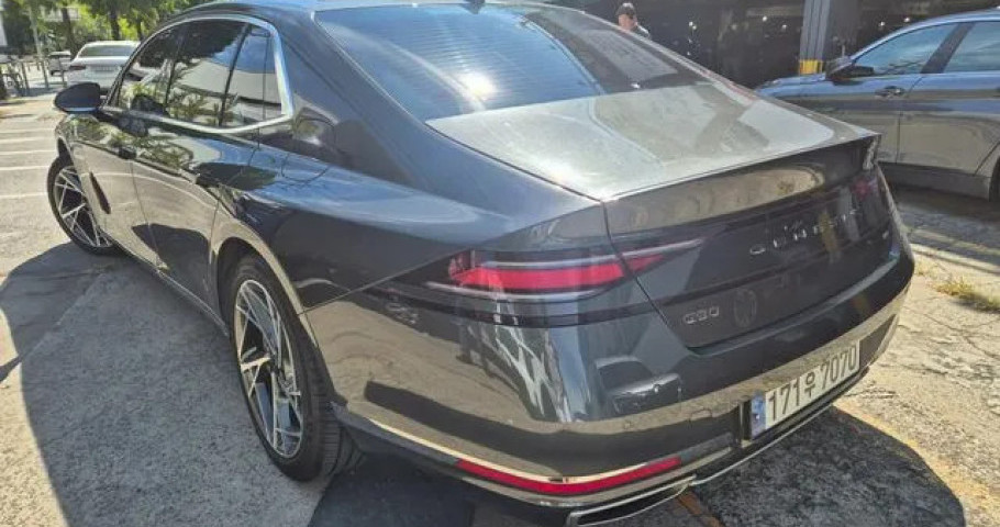 Genesis G90 