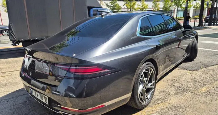 Genesis G90 